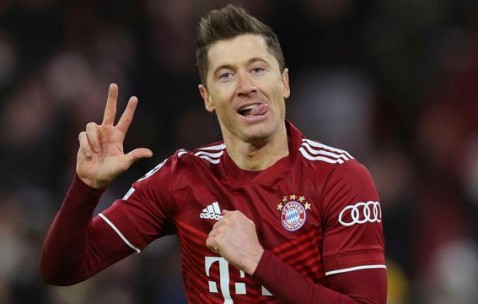 爱游戏体育-切尔西前途光明！，莱万多夫斯基新星出色发挥表现突出观众掌声雷动(切尔西查姆斯作品)