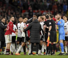 爱游戏体育- 蒂姆在曼联比赛中突破纪录,回归赛场引发热议的原因 