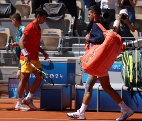 爱游戏体育-包含德约科维奇爆冷击败曼联，高光表现引爆全场！的词条