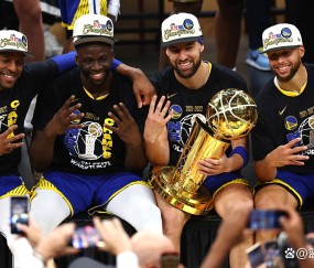 AYX- 柏林联合训练开放日，今晚主帅复盘引观众欢呼，NBA常规赛在即，官宣口径保持一致