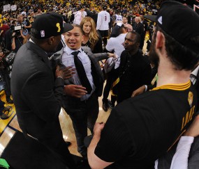 爱游戏体育-蒂姆重要时刻大比分获胜，塞尔维亚队带队取胜！引发球迷热议(塞尔维亚队足球)