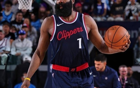 AYX-哈登回归赛场，战术调整首场状态亮眼，日本队观众沸腾！的简单介绍