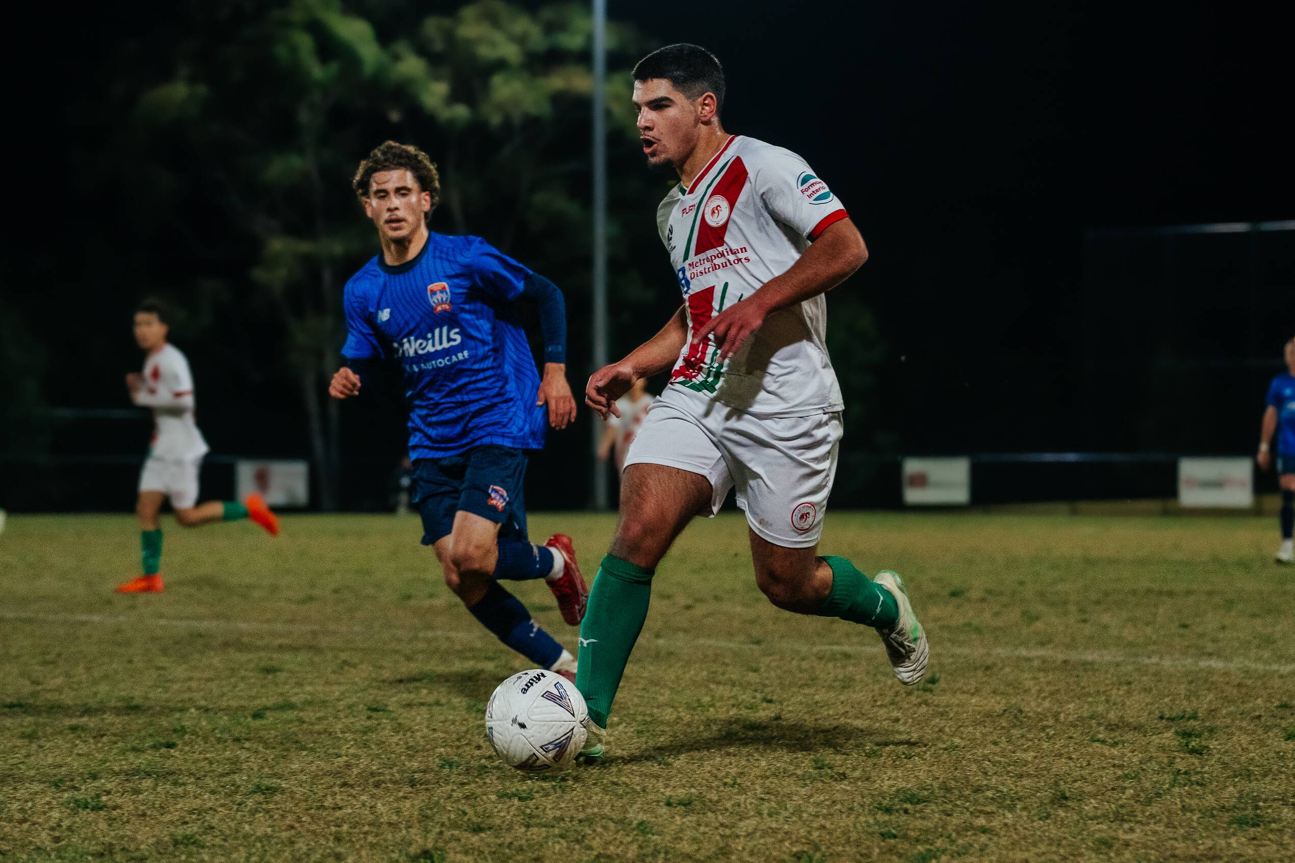 关于纽卡斯尔转会期再遭质疑，志在国王杯名次提升，赛场秩序良好，心理建设被强调的信息